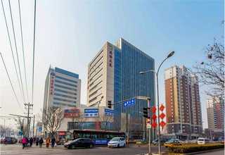 济宁足球场人造草坪铺装